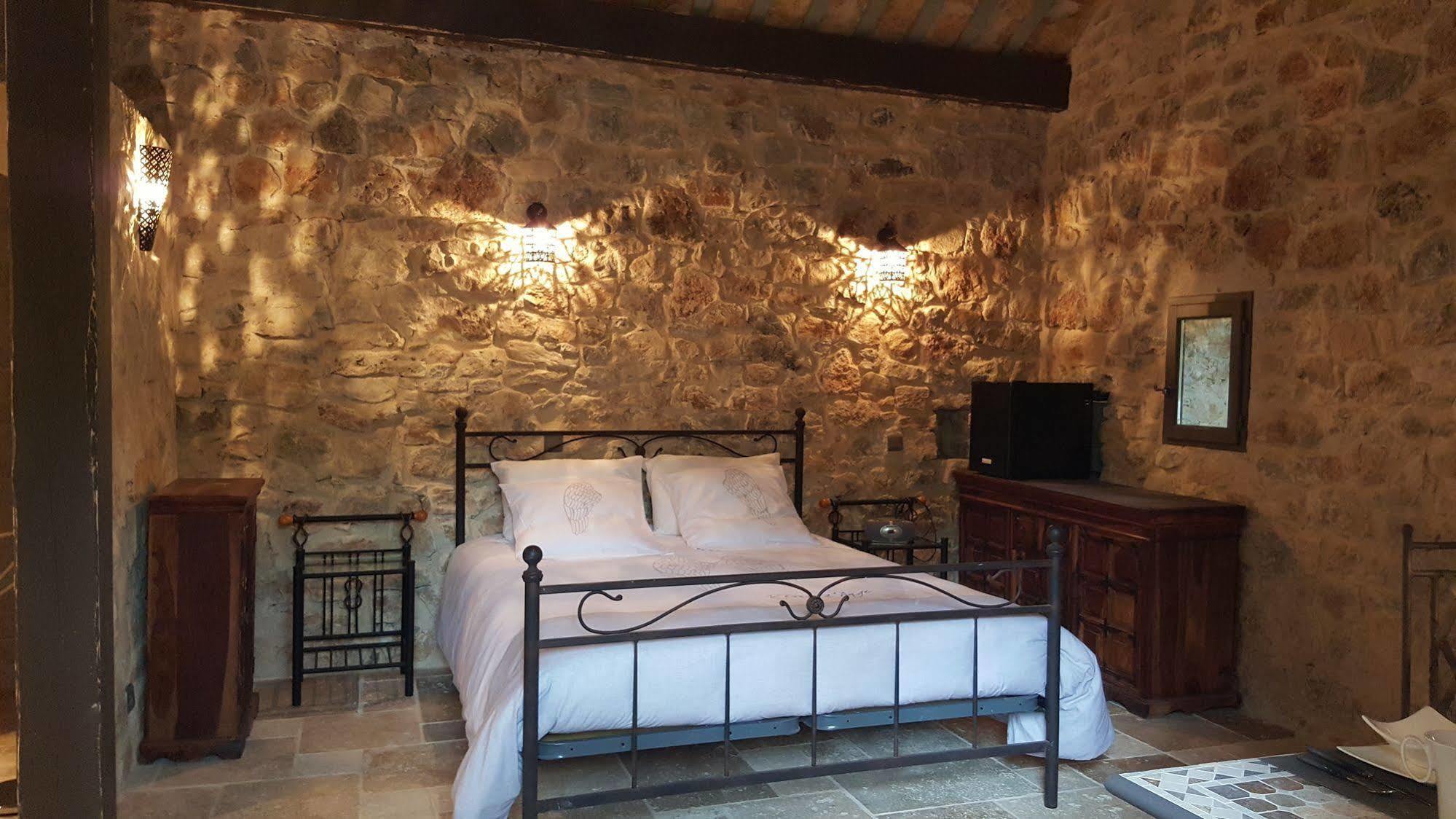 Le Donjon Des Combes Et Son Spa Fayence Exterior photo